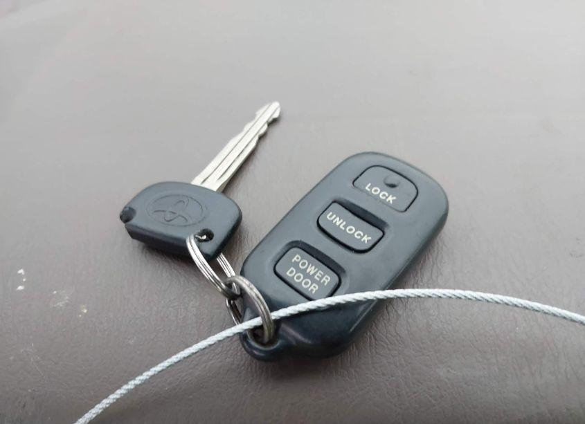 Photo 11 of 2003 Toyota Sienna LE (VIN 4T3ZF13C73U515188)