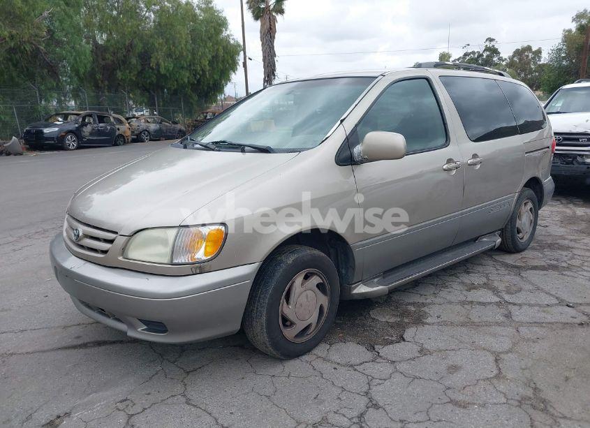 Photo 2 of 2003 Toyota Sienna LE (VIN 4T3ZF13C73U536302)