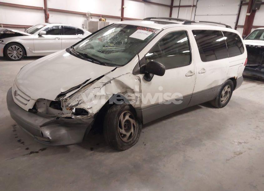 Photo 2 of 2003 Toyota Sienna XLE (VIN 4T3ZF13C73U537465)