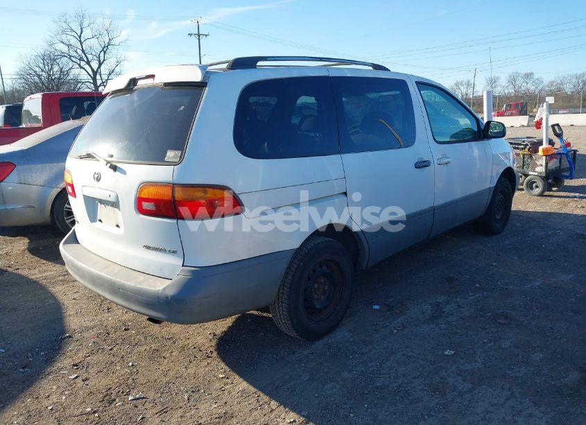 Photo 4 of 1998 Toyota Sienna LE (VIN 4T3ZF13C7WU002124)