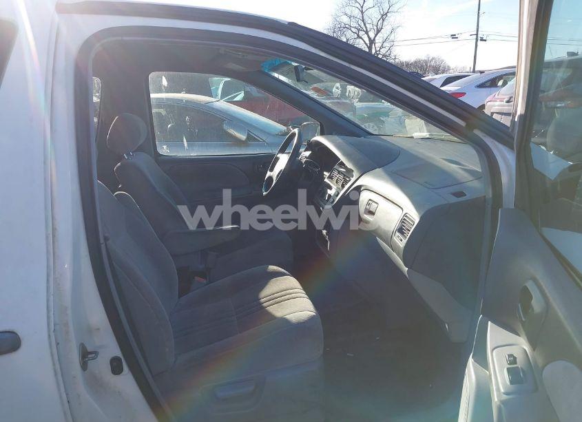 Photo 5 of 1998 Toyota Sienna LE (VIN 4T3ZF13C7WU002124)