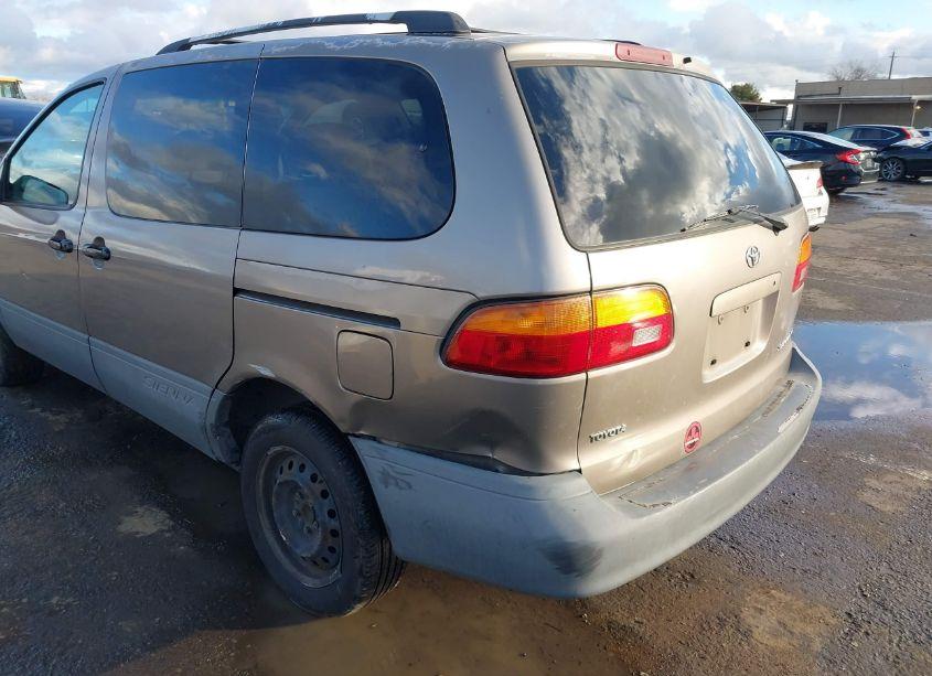 Photo 6 of 1998 Toyota Sienna LE (VIN 4T3ZF13C7WU031798)