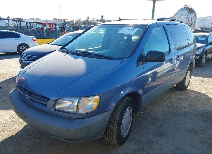 Photo 2 of 1998 Toyota Sienna (VIN 4T3ZF13C7WU041182)