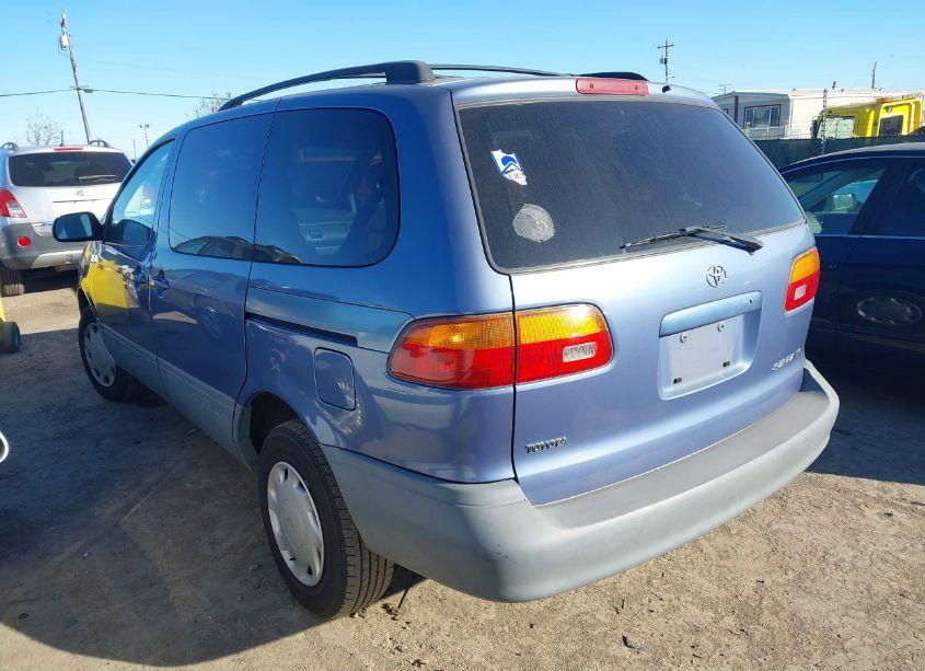 Photo 3 of 1998 Toyota Sienna (VIN 4T3ZF13C7WU041182)