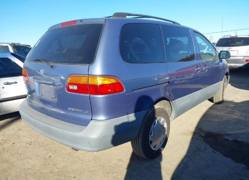 Photo 4 of 1998 Toyota Sienna (VIN 4T3ZF13C7WU041182)