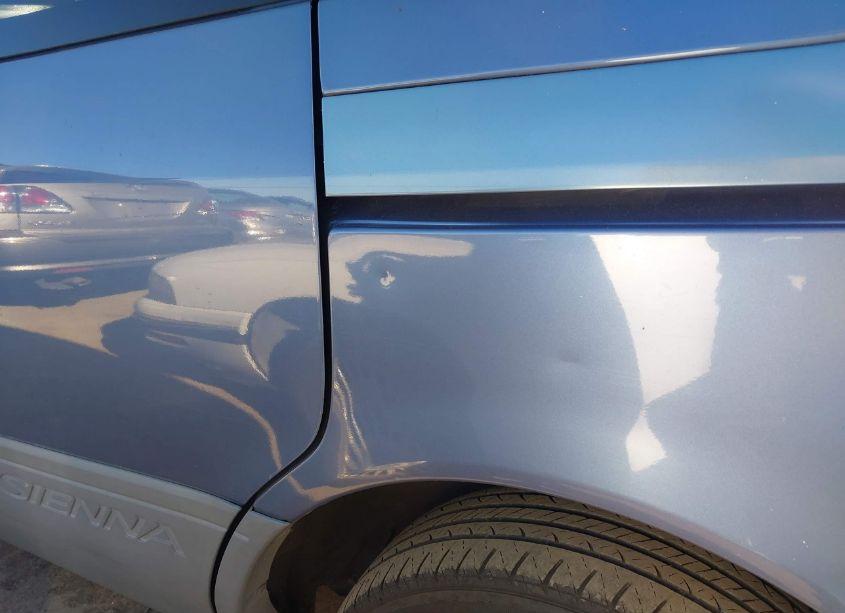 Photo 6 of 1998 Toyota Sienna (VIN 4T3ZF13C7WU041182)