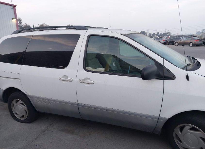Photo 13 of 2000 Toyota Sienna LE (VIN 4T3ZF13C7YU275678)