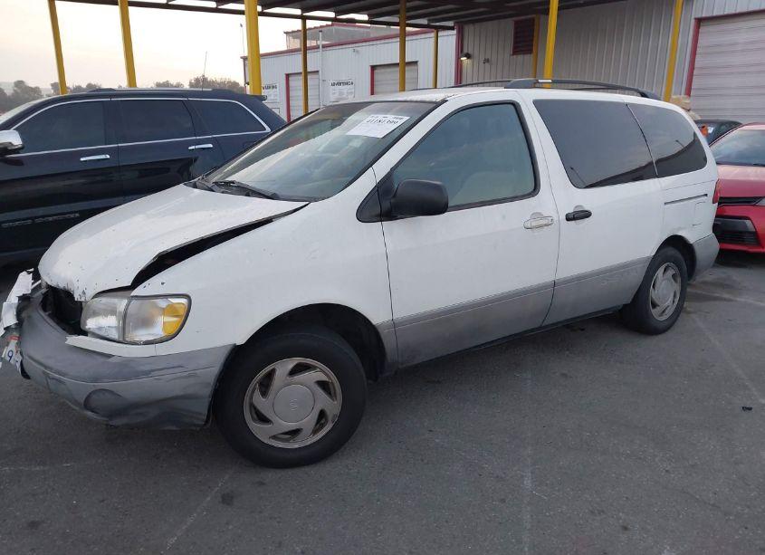 Photo 2 of 2000 Toyota Sienna LE (VIN 4T3ZF13C7YU275678)