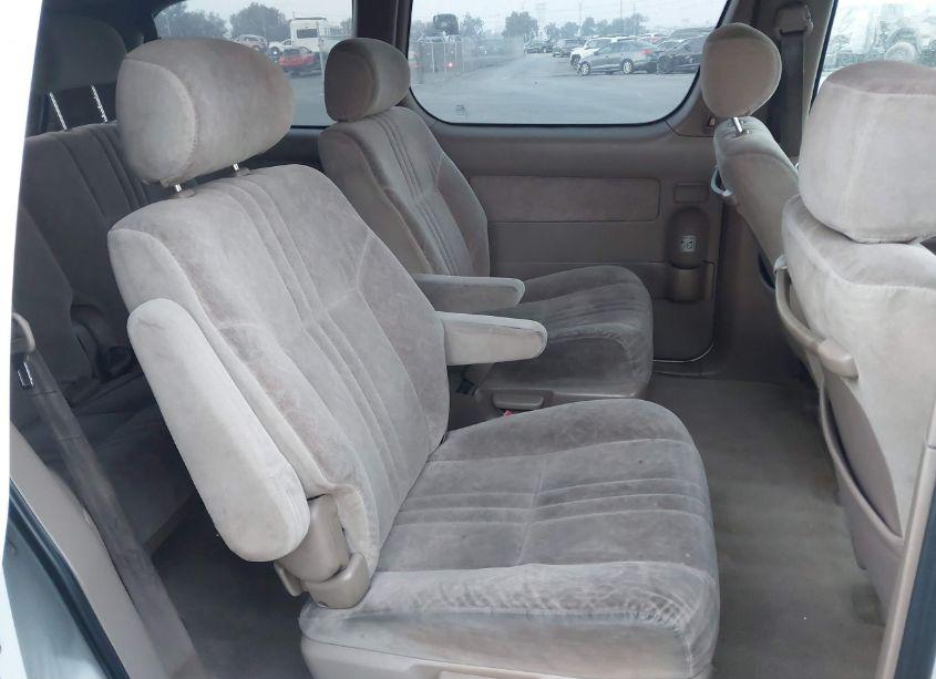 Photo 8 of 2000 Toyota Sienna LE (VIN 4T3ZF13C7YU275678)