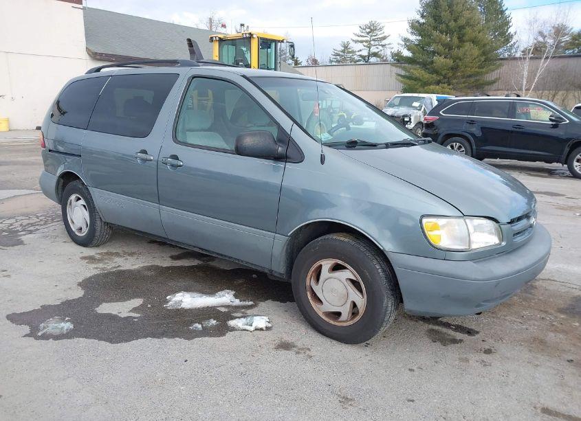 2000 Toyota Sienna LE (VIN 4T3ZF13C7YU275695) main photo