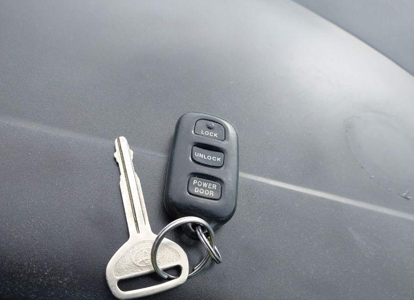 Photo 11 of 2000 Toyota Sienna LE (VIN 4T3ZF13C7YU275695)