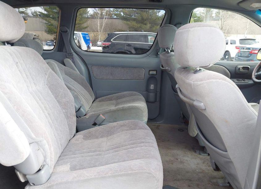 Photo 8 of 2000 Toyota Sienna LE (VIN 4T3ZF13C7YU275695)