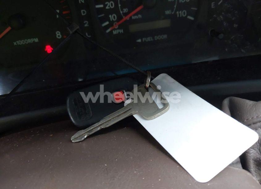 Photo 11 of 2000 Toyota Sienna LE (VIN 4T3ZF13C7YU288155)