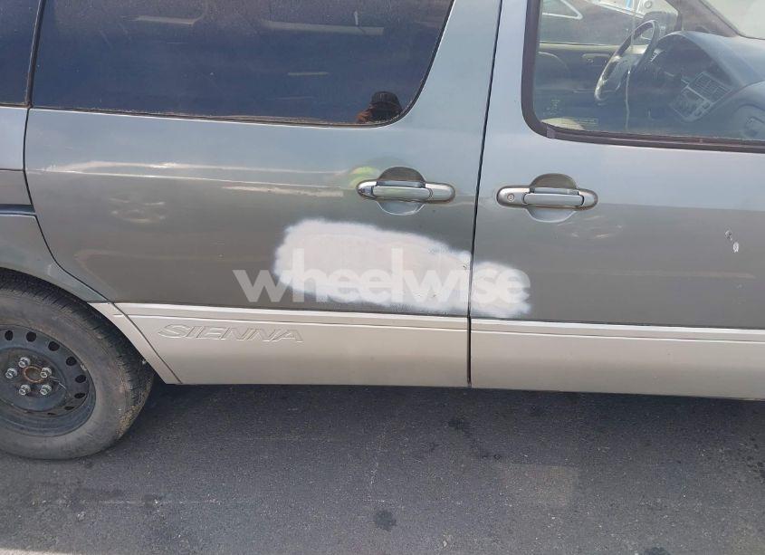 Photo 13 of 2000 Toyota Sienna XLE (VIN 4T3ZF13C7YU311496)