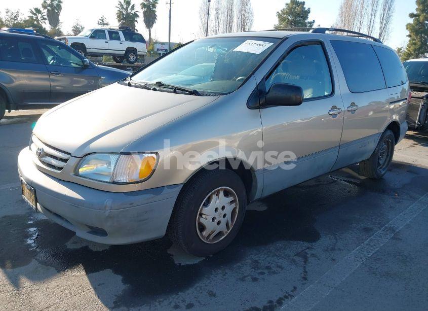 Photo 2 of 2001 Toyota Sienna LE (VIN 4T3ZF13C81U395852)