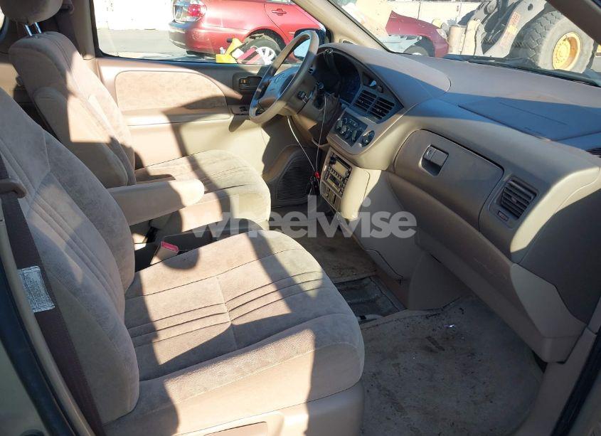 Photo 5 of 2001 Toyota Sienna LE (VIN 4T3ZF13C81U395852)