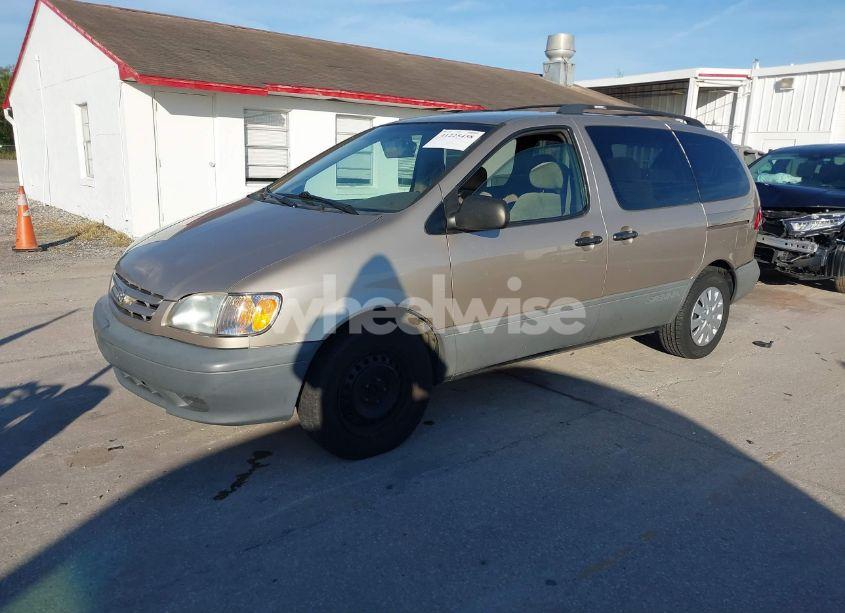 Photo 2 of 2002 Toyota Sienna LE (VIN 4T3ZF13C82U437504)