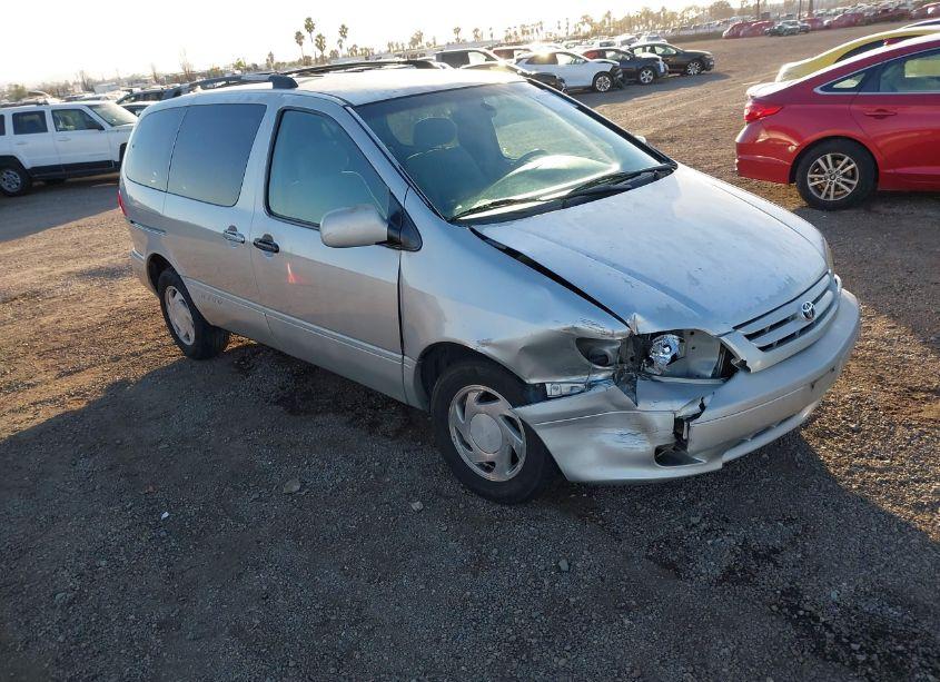 2002 Toyota Sienna LE (VIN 4T3ZF13C82U451614) main photo
