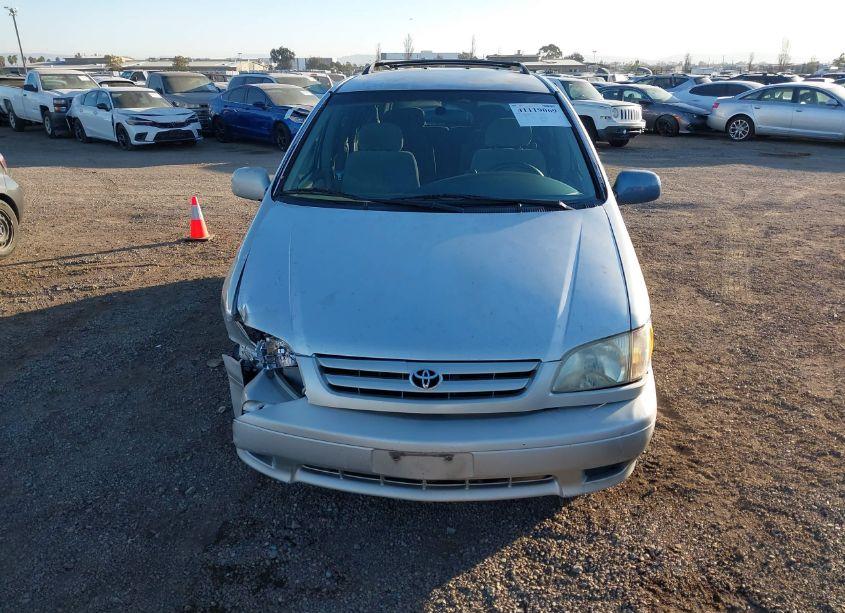 Photo 12 of 2002 Toyota Sienna LE (VIN 4T3ZF13C82U451614)