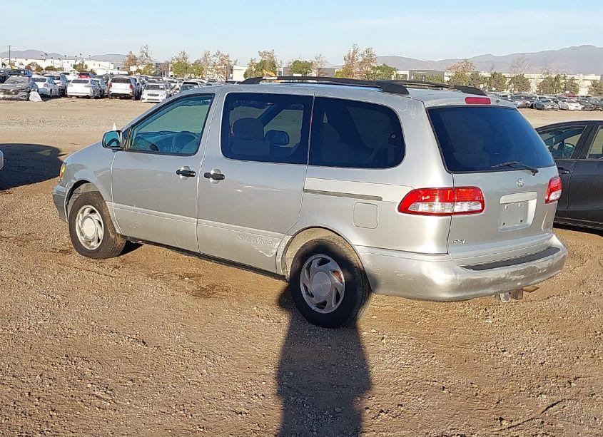 Photo 3 of 2002 Toyota Sienna LE (VIN 4T3ZF13C82U451614)