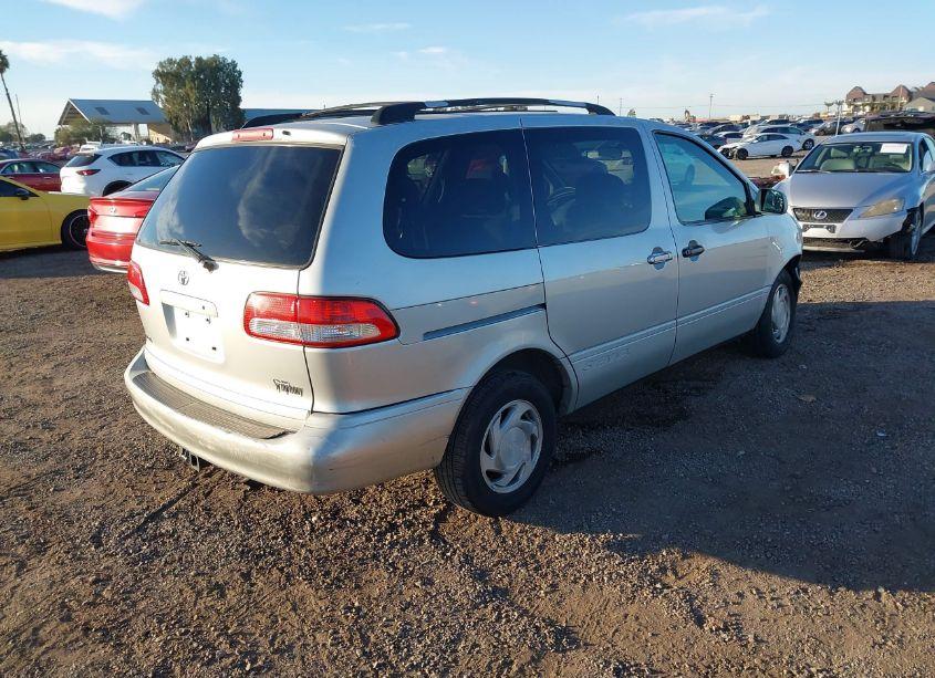 Photo 4 of 2002 Toyota Sienna LE (VIN 4T3ZF13C82U451614)