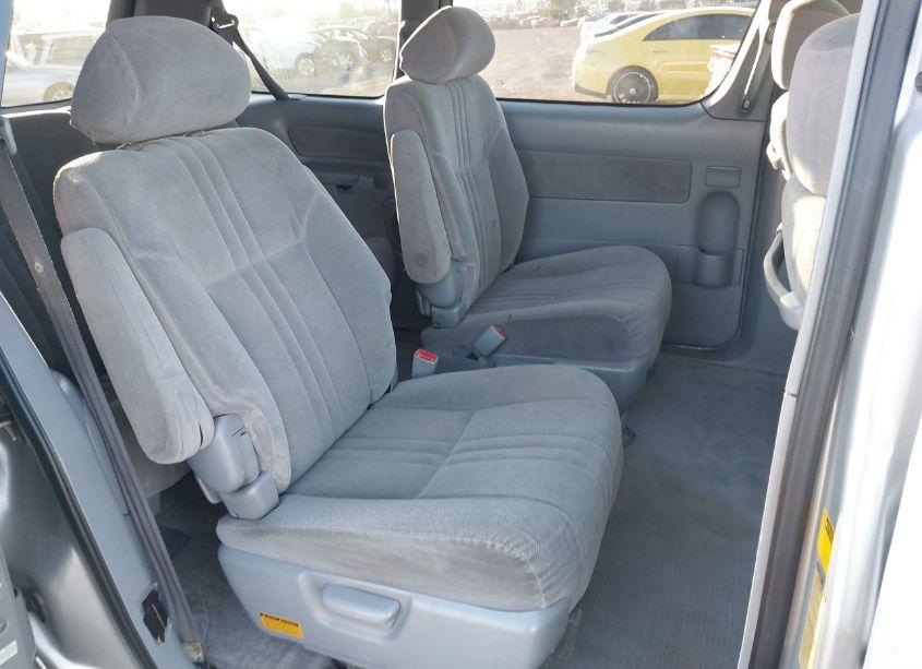 Photo 8 of 2002 Toyota Sienna LE (VIN 4T3ZF13C82U451614)
