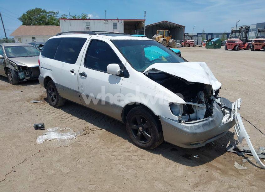2002 Toyota Sienna XLE (VIN 4T3ZF13C82U472835) main photo