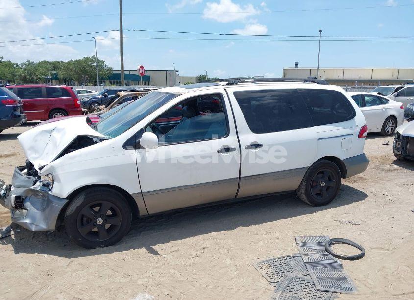 Photo 14 of 2002 Toyota Sienna XLE (VIN 4T3ZF13C82U472835)