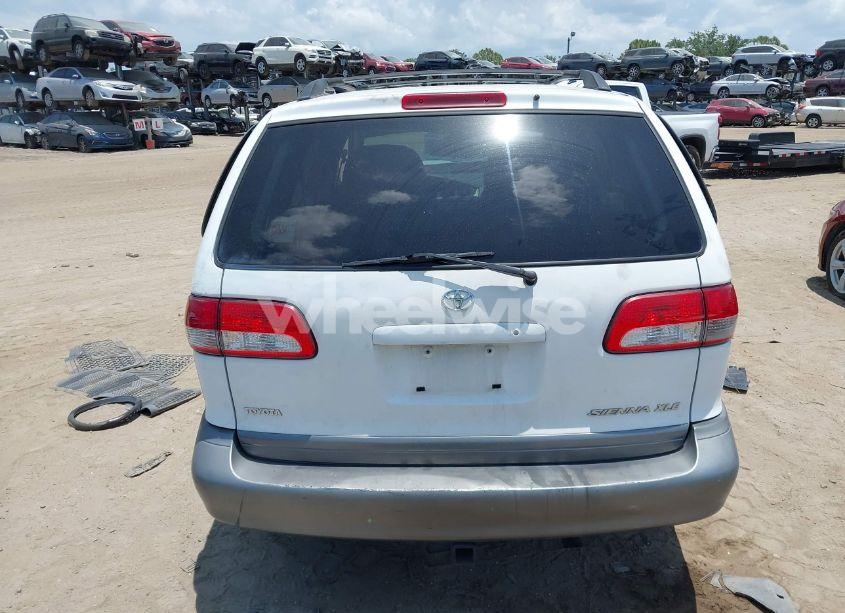 Photo 16 of 2002 Toyota Sienna XLE (VIN 4T3ZF13C82U472835)