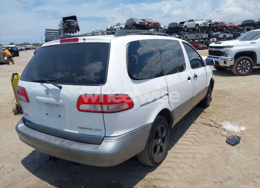 Photo 4 of 2002 Toyota Sienna XLE (VIN 4T3ZF13C82U472835)