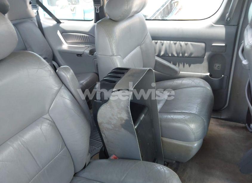 Photo 8 of 2002 Toyota Sienna XLE (VIN 4T3ZF13C82U472835)