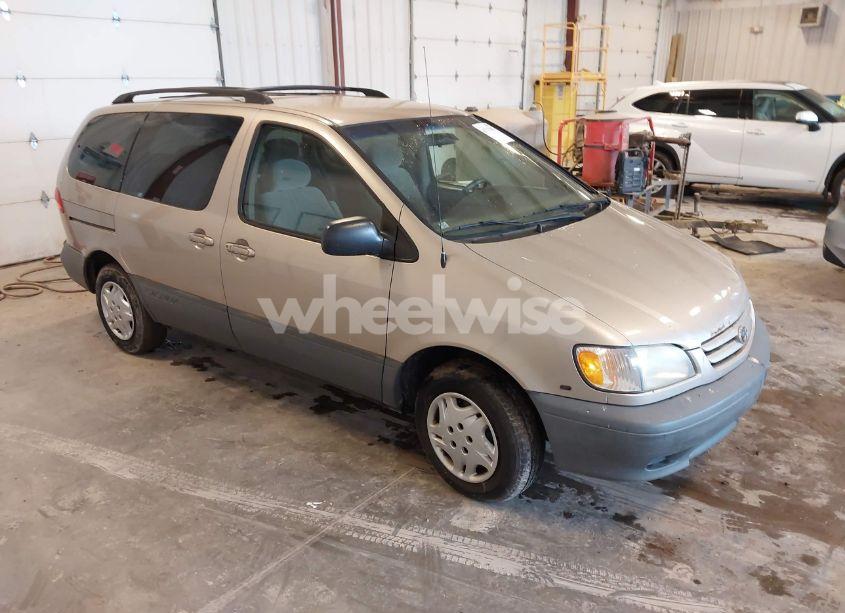 2002 Toyota Sienna LE (VIN 4T3ZF13C82U485018) main photo