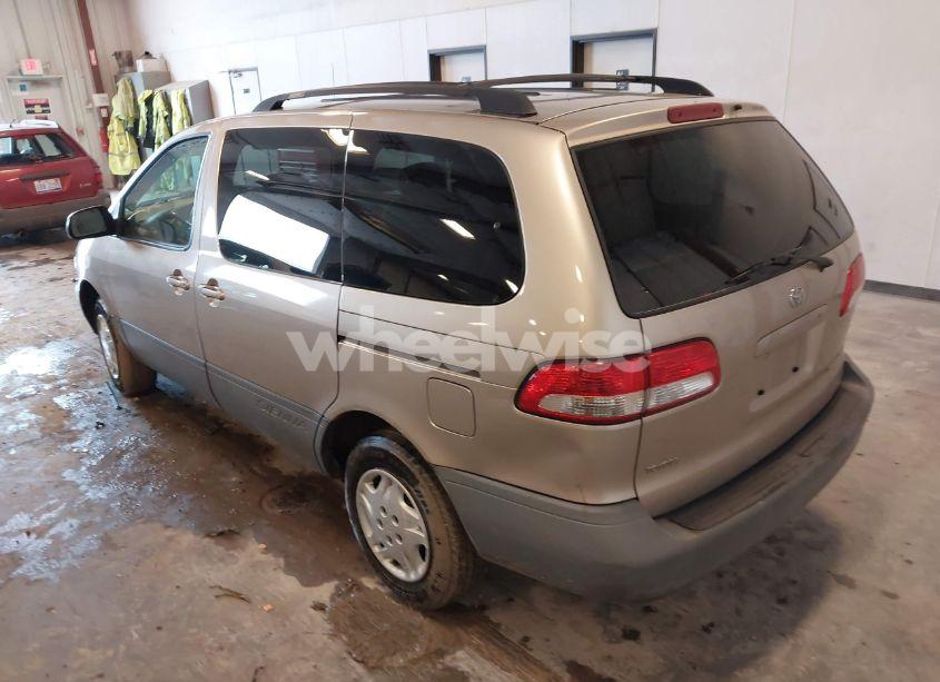 Photo 3 of 2002 Toyota Sienna LE (VIN 4T3ZF13C82U485018)