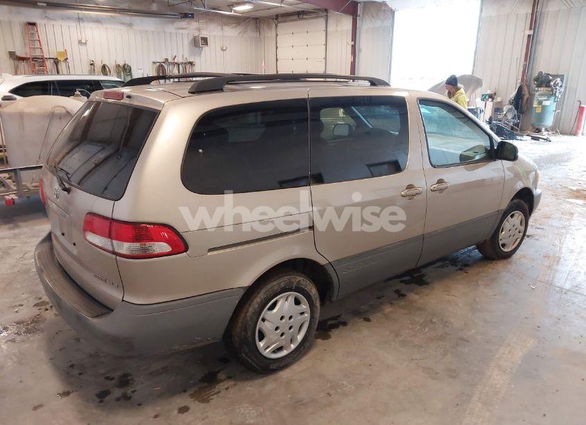 Photo 4 of 2002 Toyota Sienna LE (VIN 4T3ZF13C82U485018)