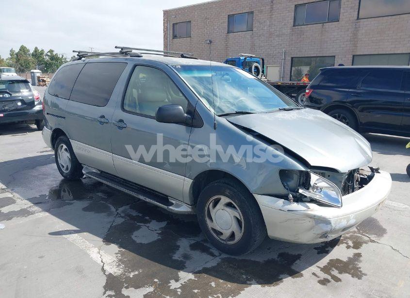 1998 Toyota Sienna XLE (VIN 4T3ZF13C8WU033706) main photo
