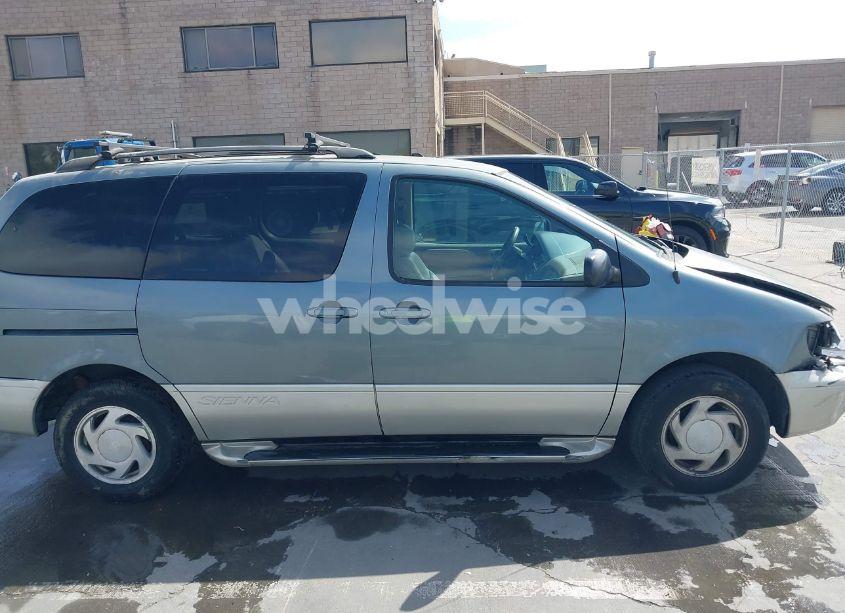Photo 13 of 1998 Toyota Sienna XLE (VIN 4T3ZF13C8WU033706)
