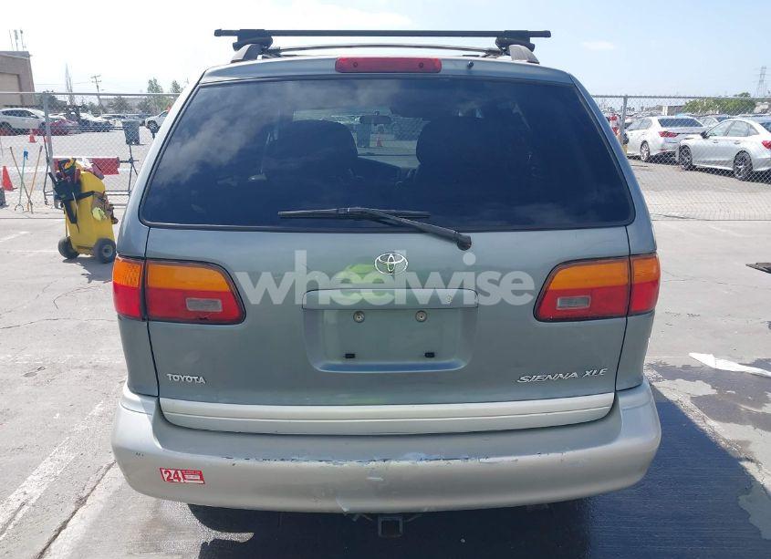 Photo 16 of 1998 Toyota Sienna XLE (VIN 4T3ZF13C8WU033706)