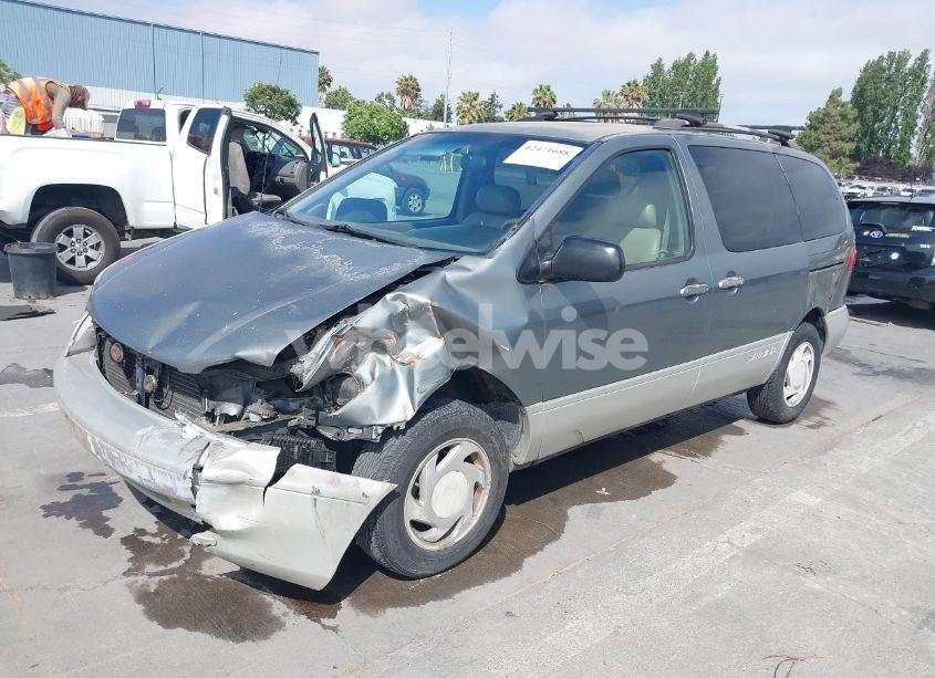 Photo 2 of 1998 Toyota Sienna XLE (VIN 4T3ZF13C8WU033706)