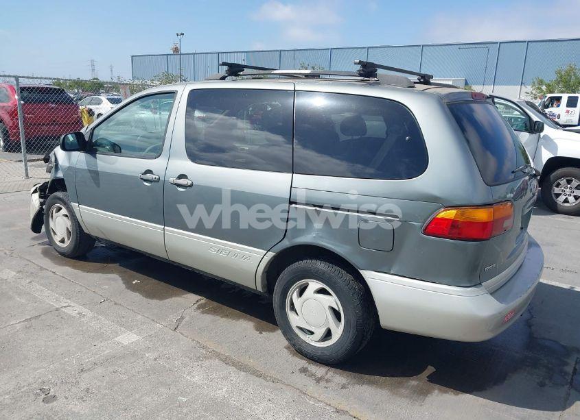 Photo 3 of 1998 Toyota Sienna XLE (VIN 4T3ZF13C8WU033706)