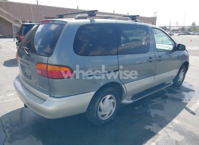 Photo 4 of 1998 Toyota Sienna XLE (VIN 4T3ZF13C8WU033706)