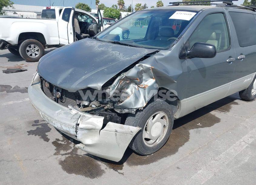 Photo 6 of 1998 Toyota Sienna XLE (VIN 4T3ZF13C8WU033706)