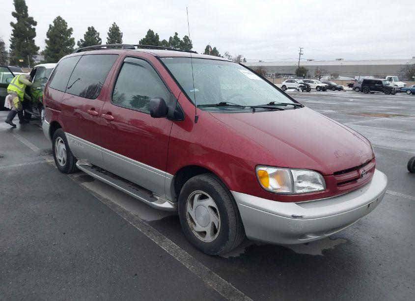 1998 Toyota Sienna XLE (VIN 4T3ZF13C8WU064955) main photo