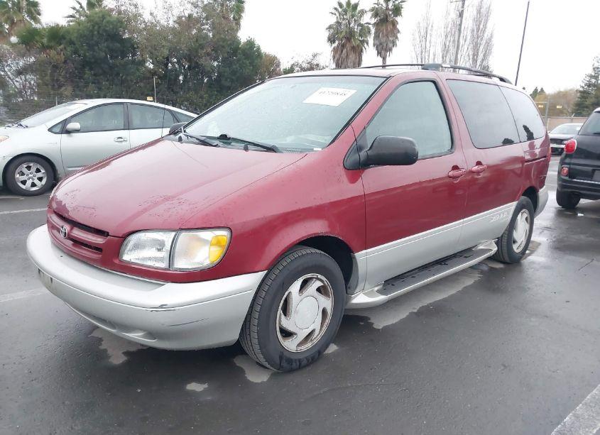 Photo 2 of 1998 Toyota Sienna XLE (VIN 4T3ZF13C8WU064955)