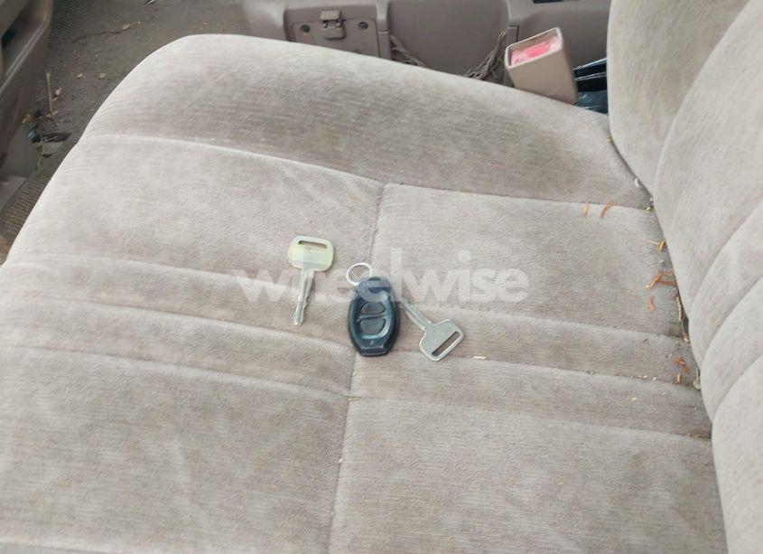 Photo 11 of 1999 Toyota Sienna LE (VIN 4T3ZF13C8XU133869)