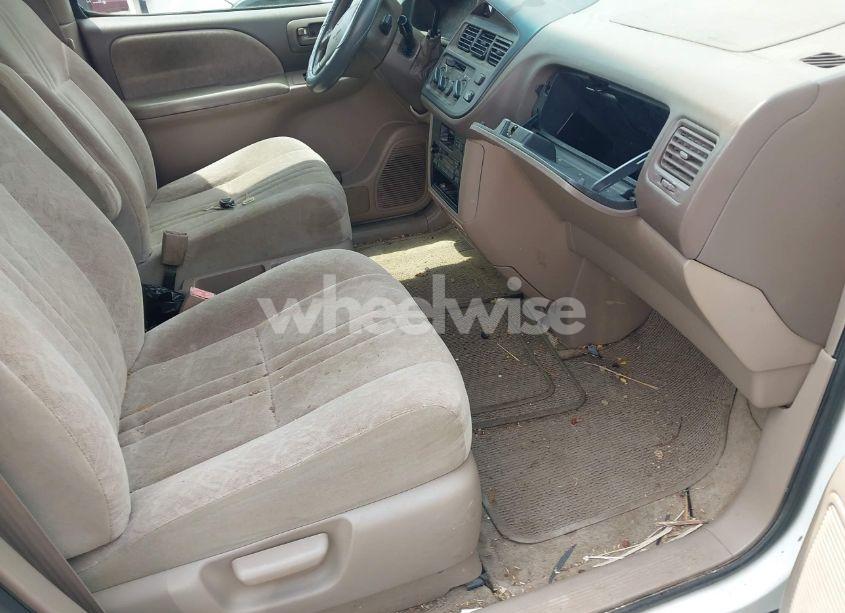 Photo 5 of 1999 Toyota Sienna LE (VIN 4T3ZF13C8XU133869)