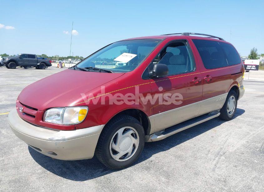 Photo 2 of 2000 Toyota Sienna XLE (VIN 4T3ZF13C8YU197573)
