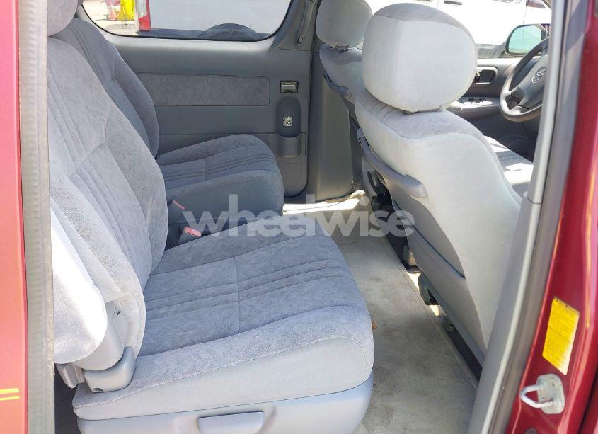 Photo 8 of 2000 Toyota Sienna XLE (VIN 4T3ZF13C8YU197573)