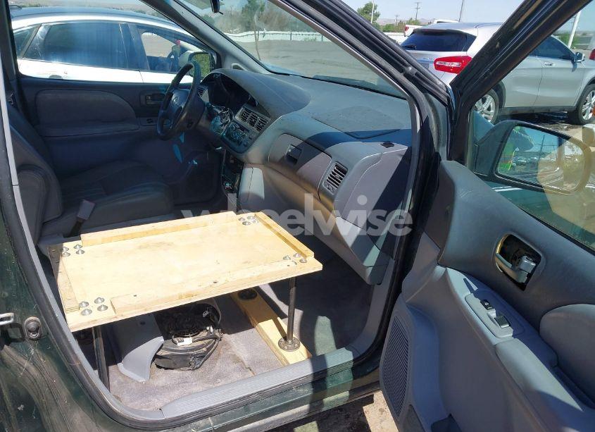 Photo 5 of 2000 Toyota Sienna LE/XLE (VIN 4T3ZF13C8YU215604)