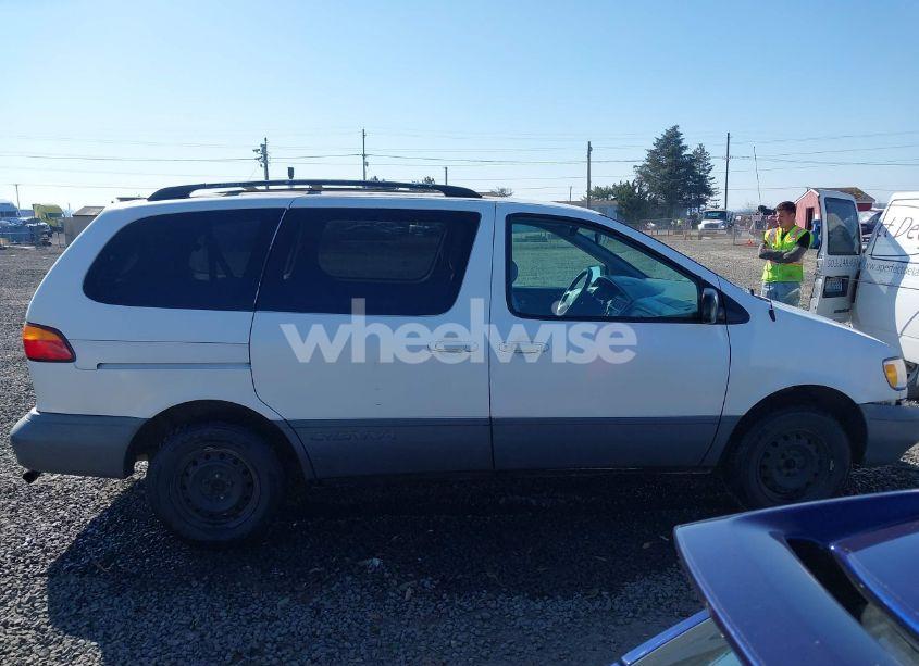 Photo 12 of 2000 Toyota Sienna LE/XLE (VIN 4T3ZF13C8YU256668)