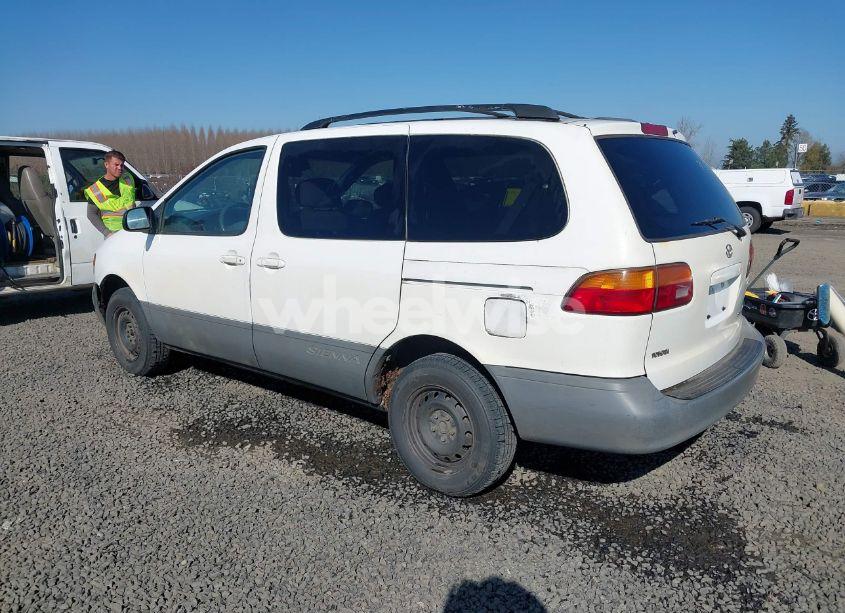 Photo 3 of 2000 Toyota Sienna LE/XLE (VIN 4T3ZF13C8YU256668)